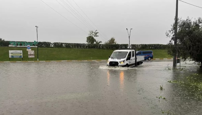 Balıkesir’de Sağanak Etkili Oldu: Su Baskınları ve Hasarlar