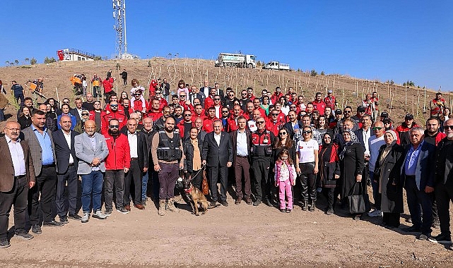 Bayraktepe’de 300 Fidanla Afetlere Karşı Kent Yeşeriyor: Keçiören Belediyesi’nin Ağaçlandırma Günü Desteği