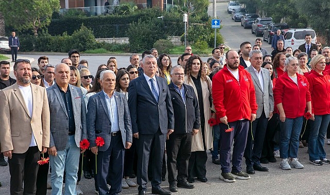 Bülent Ecevit Anısına Güzelbahçe Parkında Heykeli Önünde Anma Programı
