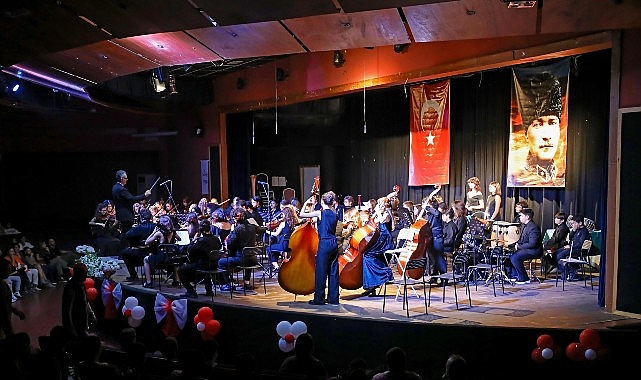 Cumhuriyet Konseriyle Narlıdere’de Çocuklar Sahnede Büyüledi
