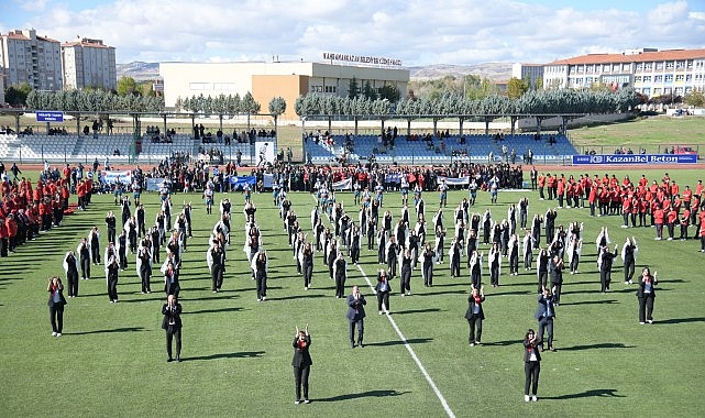 Cumhuriyetin 102. Yıl Kutlamaları Kahramankazan’da Coşkuyla Gerçekleşti: Protokol ve Vatandaşlar Birlikte Sahada