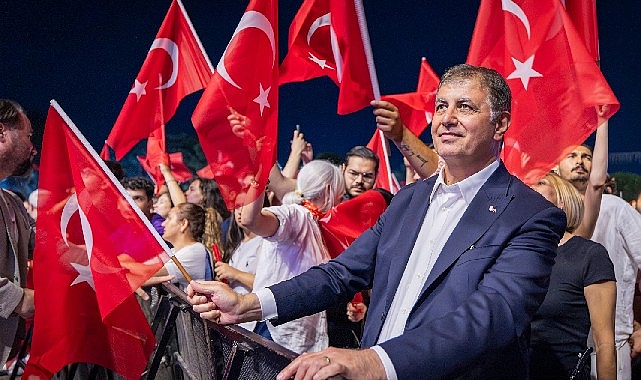 Cumhuriyetin 102. Yılında İzmir’den Anlamlı Mesaj: Gençlik ve Özgürlük Üzerine Vurgular