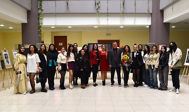 Cumhuriyetin 102. Yılında Plastik Sanatlar Sergisiyle Anlamlı Kutlama