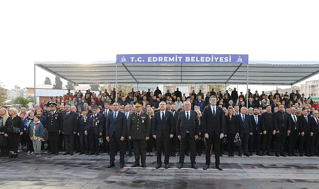 Edremit’te 10 Kasım Anma Töreni: Şehit Hamdi Bey Meydanı’ndan Şükrü Tunar Kültür Merkezi’ne Anlamlı Protokol ve Program
