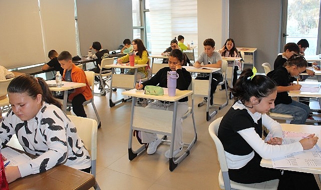 Efes Selçuk Belediyesiyle TYT ve LGS Hazırlık Deneme Sınavları: 328 Öğrenciye Yoğun Katılım ve Olumlu Geri Bildirimler