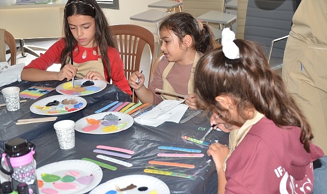 Efes Tarlası Yaşam Köyü Üretici Pazarı: Kadın Girişimi ve Doğal Ürünlerle Dolup Taşan Hafta Sonu