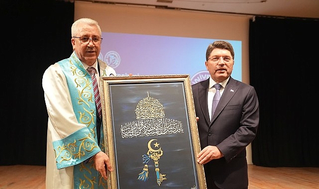 Ege Üniversitesi 2025-2026 Akademik Yılı Açılış Töreni: Ülke Gündeminde Eğitim, Demokrasi ve Bilim Vurgusu