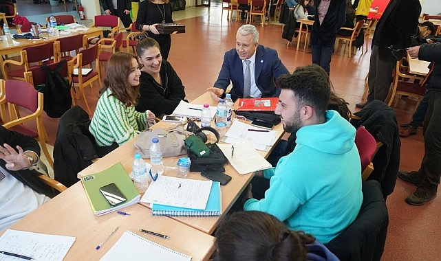 Ege Üniversitesi Merkez Kütüphanesi Sınav Döneminde Öğrencilere 7/24 Destek ve Geniş Kaynak Kapasitesi