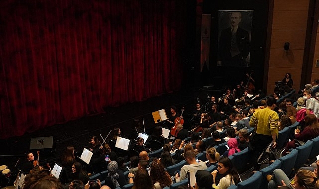 Fosforlu Cevriye Bahçelievler’de Sahneye Taşınıyor: Şehir Tiyatroları’nın Nostaljik Buluşması