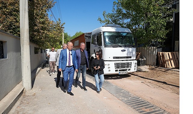 Gaziemir’de Yol Bakımında Hızlı Adımlar: 137 Noktada 1.153 Ton Asfaltla 4.472 m2 Yenileme