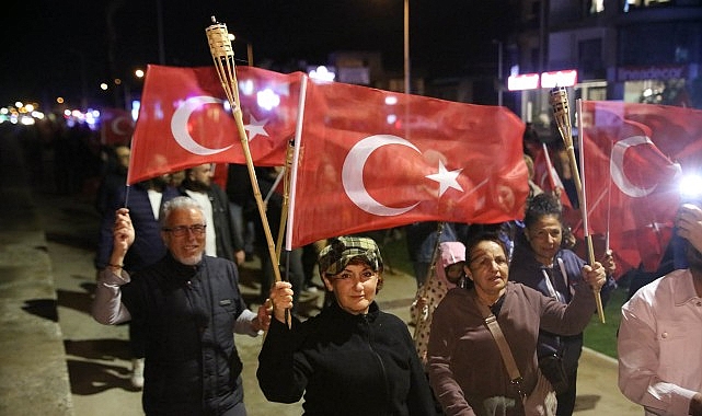 Güzelbahçe’de Cumhuriyet coşkusu yürüyüş ve konserle taçlandı: 102. yıl gururu