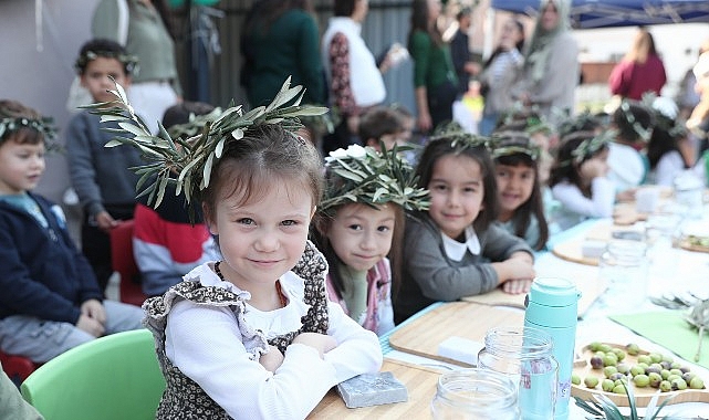 Hasbi Şengül İlkokulu’nun Geleneksel Zeytin Kırma Şenliği Şehrin Nabzını Tuttu