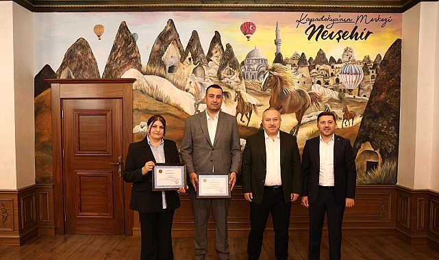 Ilmek Ilmek Türkiye: 1001 Ilmekle Türk Bayrağına Dokunan Anılar
