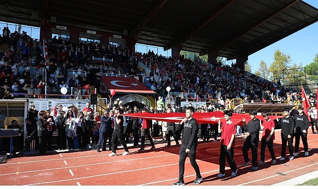 İnegöl’de 102. Cumhuriyet Bayramı Coşkusu: Resmi Törenler ve Halkın Katılımı