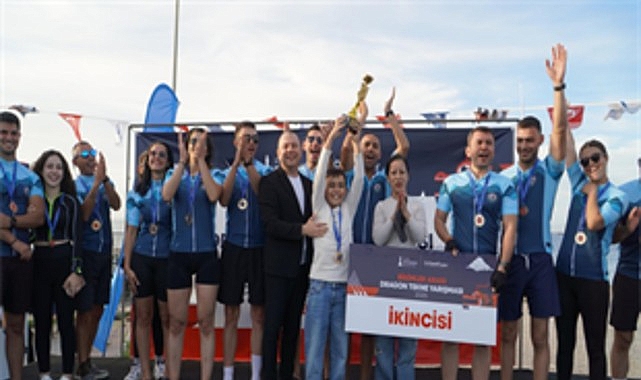 İzmir Cenkeresi: Üçüncü Dragon Tekne Yarışında Zabıta Birinciliği