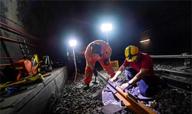 İzmir Metro’da Gece Bakımında 400 Metre Ray Değişimi: 700 Metre Hedefine Doğru