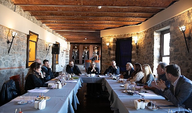 İzmir Şehir Tiyatroları Danışma Kurulu: 2025-2026 Sezon Vizyonu ve Oyun Sayısını Artırma Planı