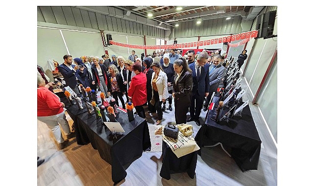 Kahraman Türk Kadınları ve Folklorik Bebekler Sergisi Gölcük’te Büyük İlgi Gördü