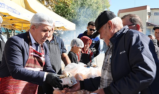 Kandıra’da Hamsi Festivali Coşkusu: 1 Ton Hamsi, Halkla Buluştu