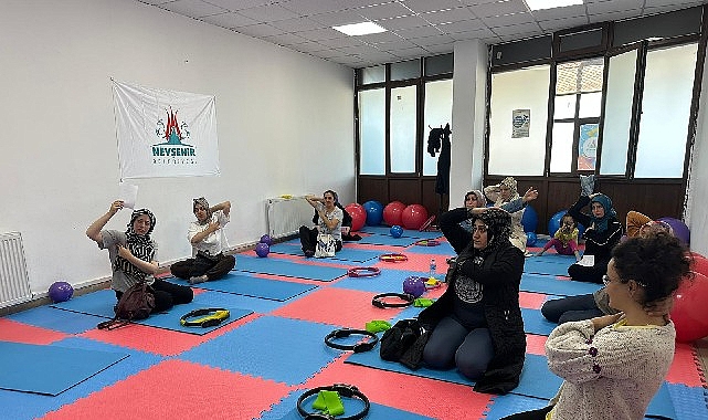 KAPEM Kursiyerlerine Meme Kanseri Farkındalığı İçin Hemşirelik Öğrencilerinden Eğitim