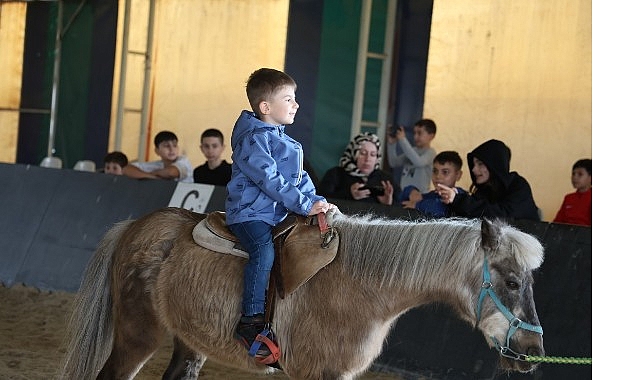 Kartepe Belediyesi Atlı Binicilik Kulübü: Ara Tatilde Ailelerle Dolu Dolu Binicilik Deneyimi