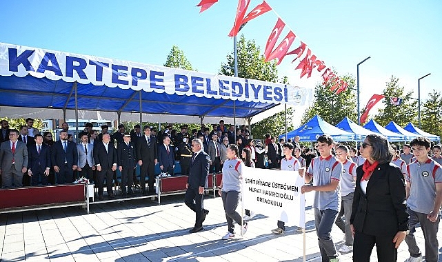 Kartepe’de 29 Ekim Cumhuriyet Bayramı Coşkusu: Kent Meydanı’nda Anlamlı Tören