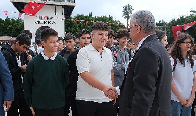 Kemer’de Cumhuriyet’in 102. Yıl Töreni: Yetkililer ve Vatandaşlar Birlikte Anıldı