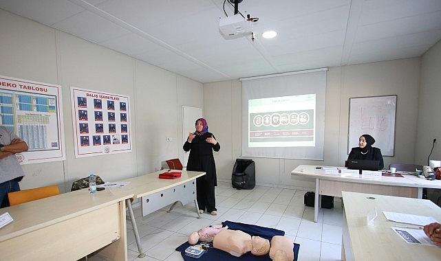 Kocaeli Büyükşehir Belediyesi’nin 16 Başlıkla Temel İlk Yardım Eğitimleri