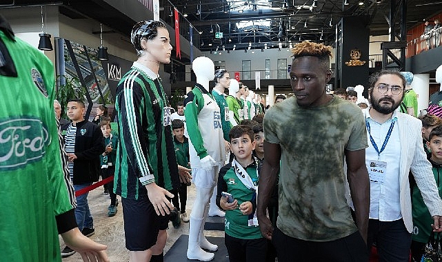 Kocaeli Spor Tarihi Sempozyumu’nda Dan Agyei Coşkusu ve Hediye Çarkı Heyecanı