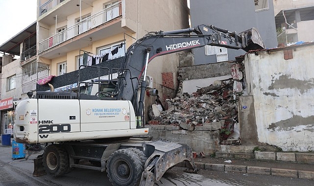 Konak’ta Metruk Binaların Yıkımında Tarihi Rekor: 253 Yapı Nisan 2024’ten Bu Yana Moral ve Güvenliği Ön Planda Tutuyor