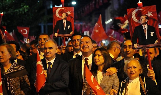 Manisa Cumhuriyet Bayramı: Yürüyüşten Konserlere Uzanan Coşku ve Milletvekilliği Vurgusu