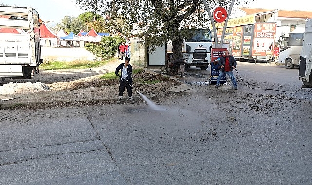 Menderes’te Cadde Temizliği Büyükşehir Desteğiyle Artarak Devam Ediyor