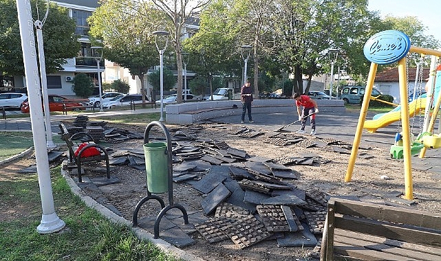 Menderes’te Çocuk Parklarında Kauçuk Zemin Yenileme Başladı: İlk Adımlar Atıldı
