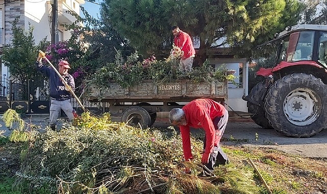 Menderes’te Ekipler Büyük Ölçekli Bahçe Atıkları ve Mobilya Temizliğiyle Şehir Genelini Tullantıdan Arındırdı