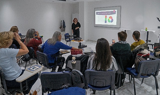 Mobilya Akademi’de Dijital Ürün Fotoğrafçılığı ve 2B Çizim Kursları ile Nitelikli Eleman Yetiştirme