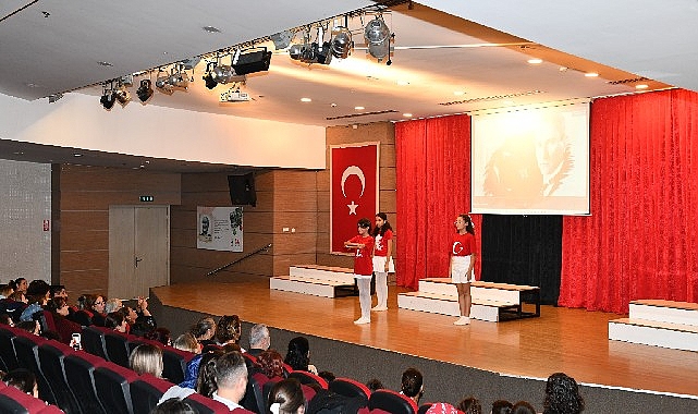 O’nun Sayesinde Oratoryosu ile Cumhuriyet Coşkusu Çıktı: Gençler Sahneye Dönüştürdü