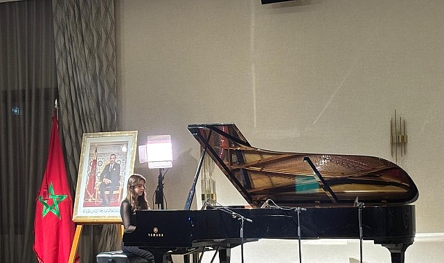 Orkestradan İlham Kaynağı: Genç Piyano Yıldızı ve Takım Ruhu