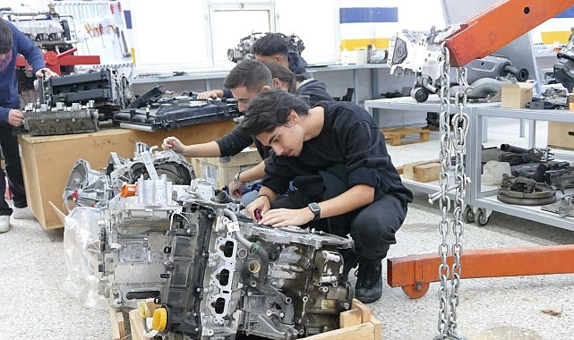 Renault Türkiye’den Ege Meslek Yüksekokulu Otomotiv Teknolojisi Programına Özel Ekipman Desteği