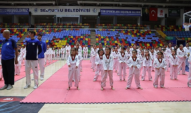 Selçuklu Belediye Başkanı ve Yetkililerden Taekwondo Kuşak Sınavında Büyük İlgi