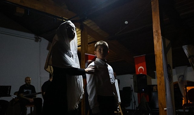 Şiirler ve Şarkılarla Atatürk’ü Anma: Efes Selçuk’ta Anı ve Umut Duruşması