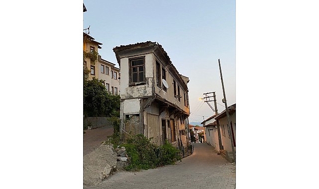 Tabut Ev: Mudanya Tirilye’deki Kerpiç Yapının Yıkımı ve Sonrası Güvenlik Önlemleri