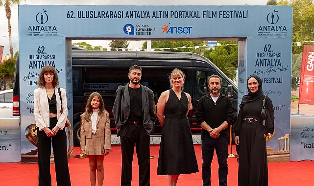 Tavşan İmparatorluğu ve Aldığımız Nefes: Antalya’da Ulusal Yarışma Heyecanı ve Genç Oyuncuların Sesi