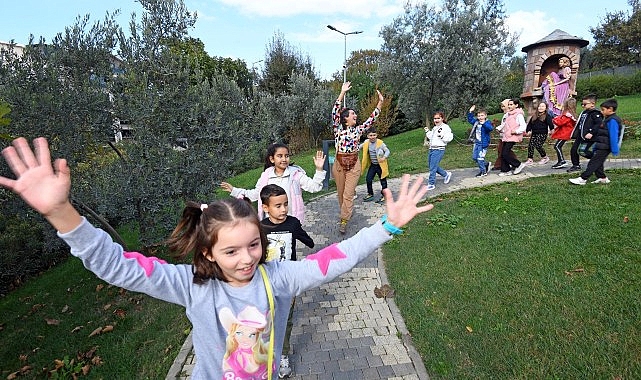 Toprak Ana: Minikler İçin Doğa Sevgisini Taşıyan Tiyatro Esintisi