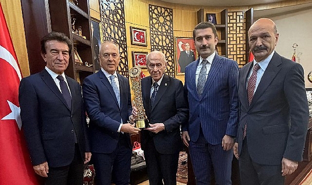 Türkiye Bisiklet Federasyonu Heyetinin Bahçeli Ziyareti ve Kupa Takdim Başlığı
