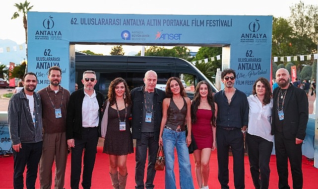 Uluslararası Antalya Altın Portakal Festivali’nde Ulusal Yarışma Gecesi: Kesilmiş Bir Ağaç Gibi ve Noir Üzerinden Aile, Sınıf ve Vicdan Üzerine Söylem