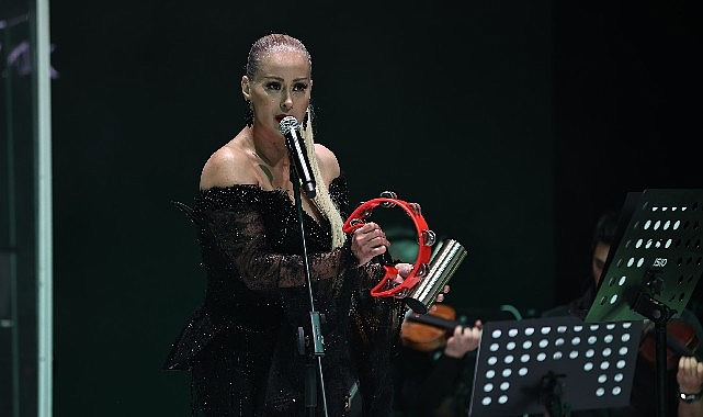 Altın Duvak Gala Gecesinde Niran Ünsal ile Sahnede Heyecan ve Yeni Projeler