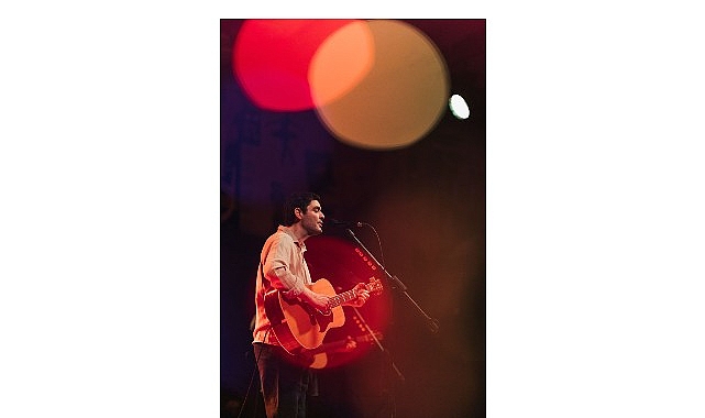 Ari Barokas ile World Akustik: Anadolu ezgileriyle modern rock buluşması