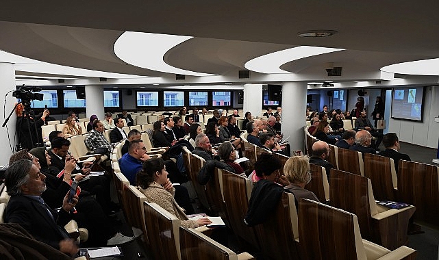 Belediye Başkanları Oturumu: Yerel Yönetimlerde Halkla Kurulan Bağın Rolü ve Deneyimler
