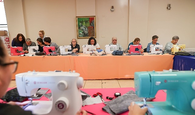 Buca’da Kadınların Emeğiyle Burslara Yolculuk: Çanta Atölyesinde Toplanan Gelir Öğrencilere Destek Oluyor