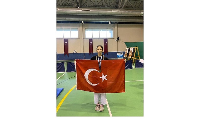 Bursa’da Dünya Şampiyonu ve İkinciliklerle Dolu İzmirli Gençler—Döğüş Sanatlarında Başarıya Yolculuk